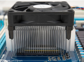 Пластиковый PBT CPU вентилятор 12V DC Тихий и эффективный контроль температуры